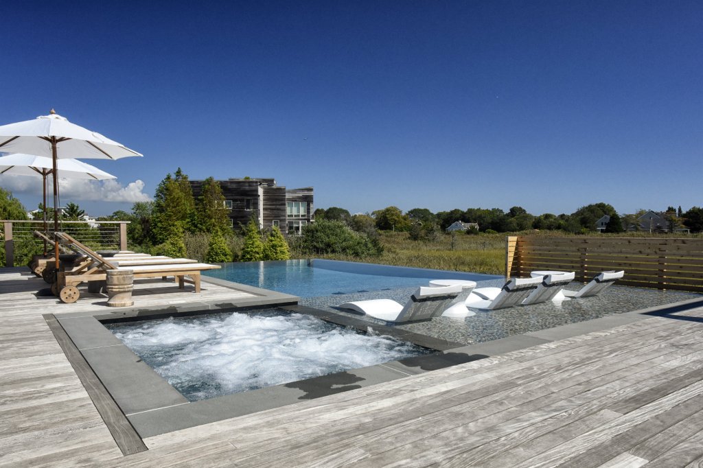 Gold:
Pool/Spa Combination — Concrete
Swimming Pools by Jack Anthony, Patchogue, N.Y.